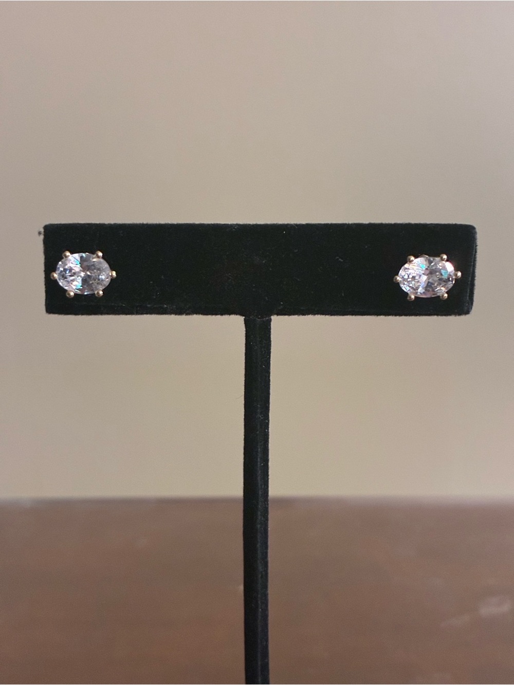 Kendra Scott Oval Clear Stone Stud Earrings - Gold Tone - Picture 2 of 3